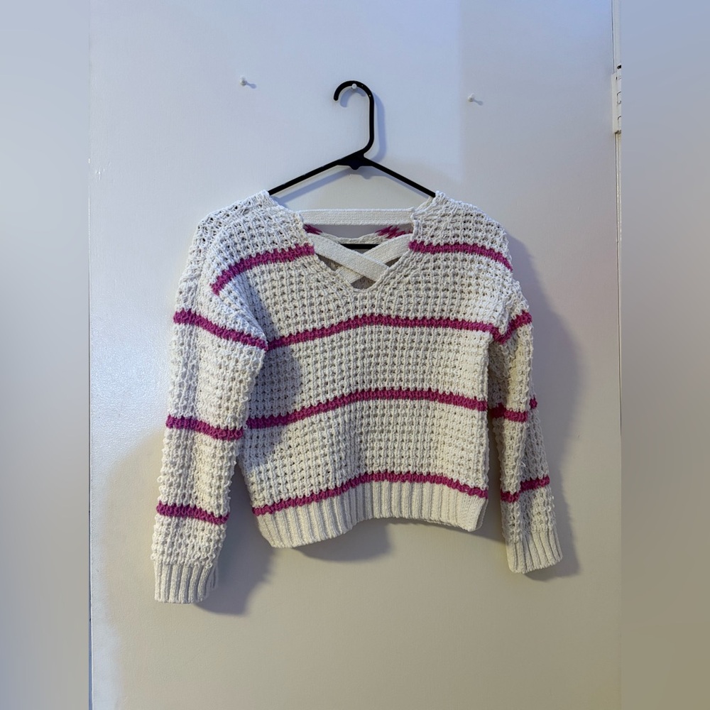 Cropped V-Neck Sweater in White and Purple